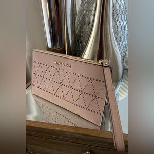 Michael Kors large wristlet clutch mint condition